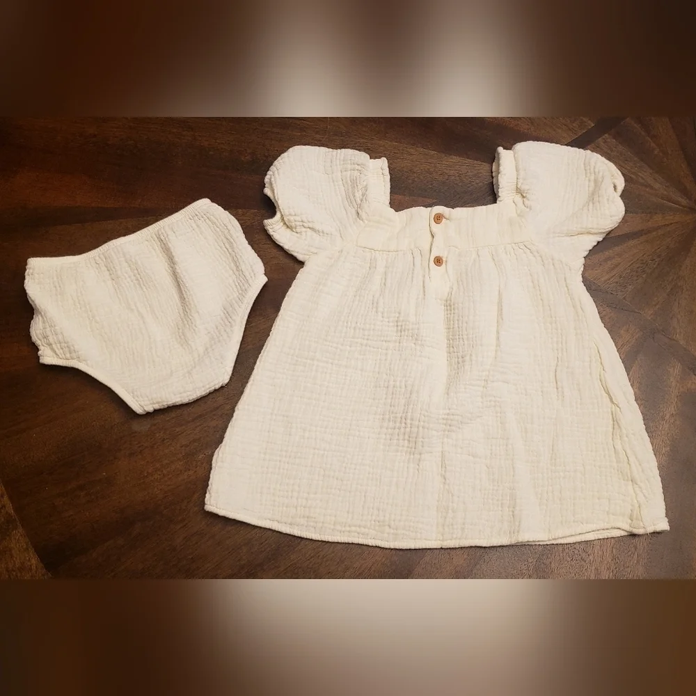 Modern Moments by Gerber Baby Girl Muslin Dress and Bloomers Set, 12M, 100% Cott